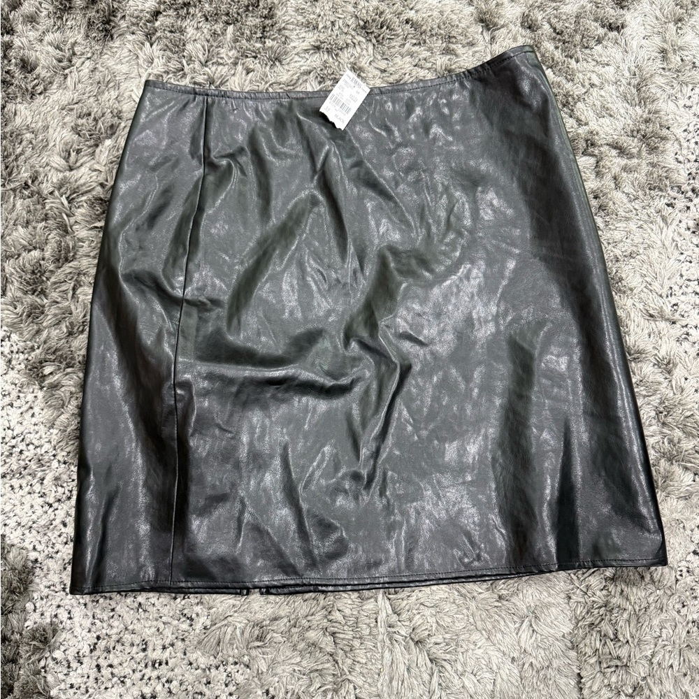 BMOSS Women’s polyurethane Leather Skirt size 14